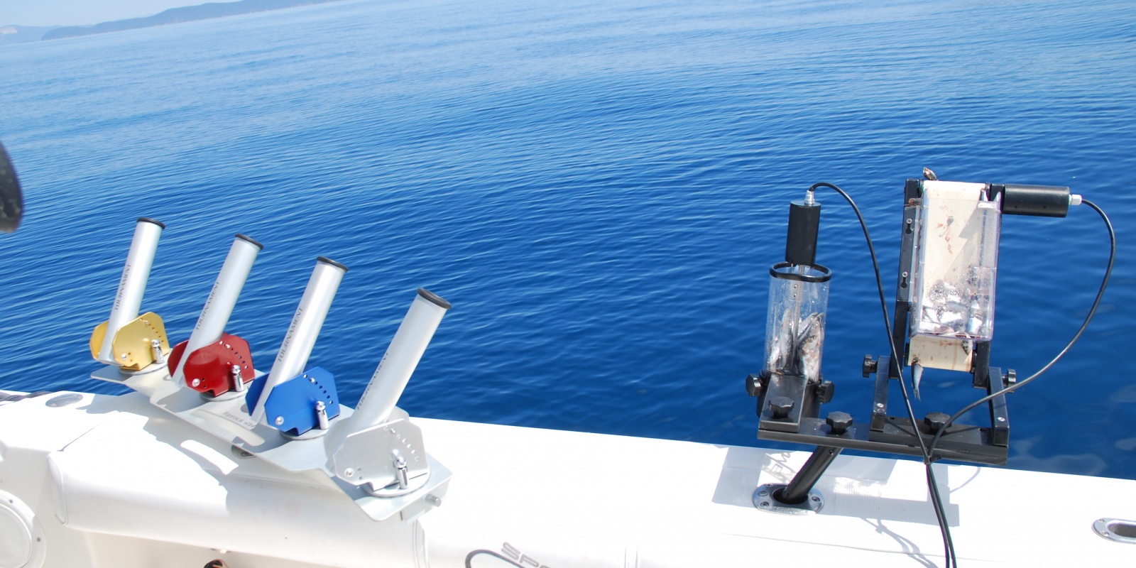 Combiné broyeur / distributeur Top Sea en pêche avec porte canne