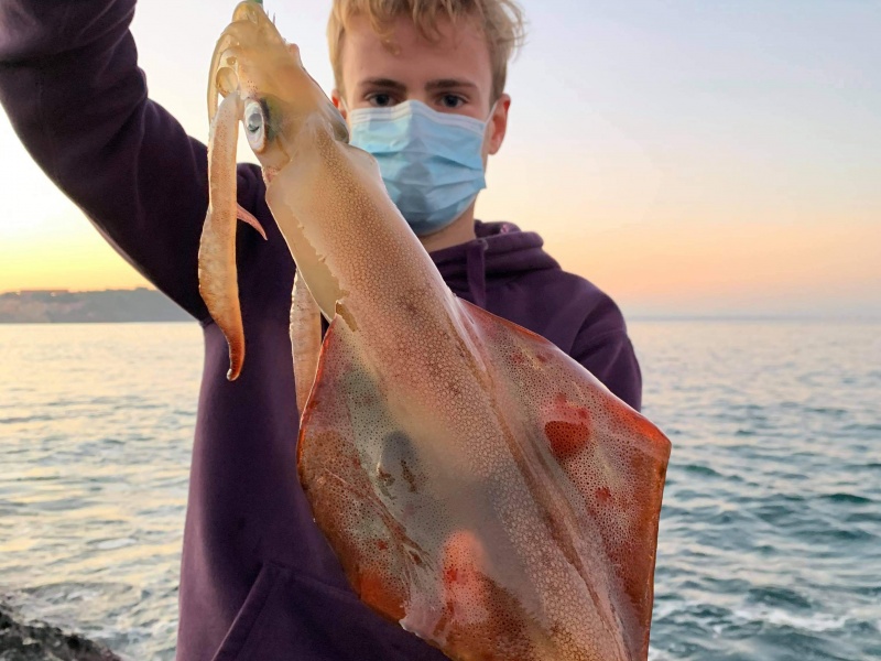 Du bord, pouvoir toucher les céphalopodes à de plus grandes distances grâce à l’Aurie-Q Long Cast à offre de nouvelles possibilités de pêche !