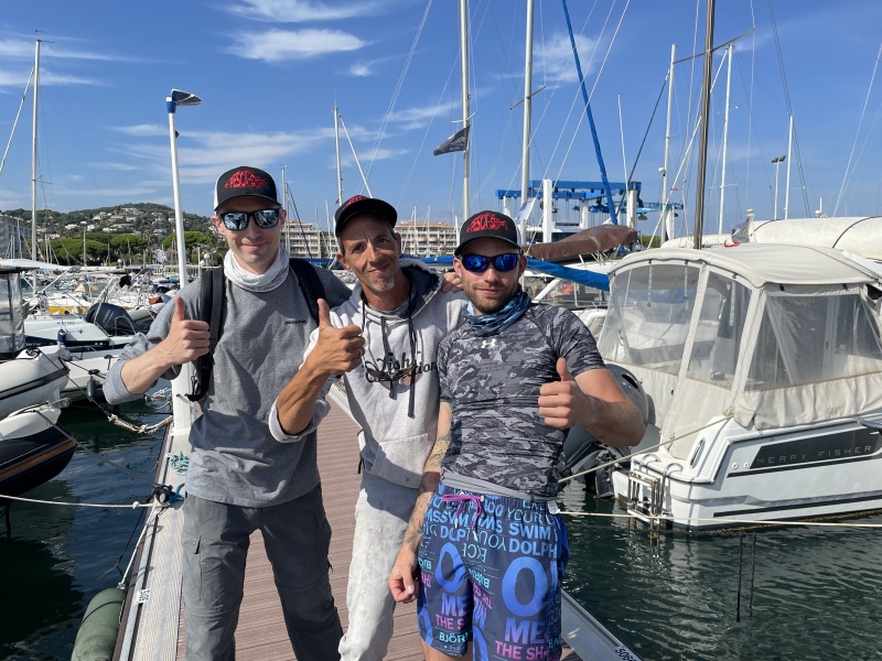 Tim et Julien : deux stagiaires qui sont venus s’initier à la pêche de la sériole au downrigger avec le moniteur guide de pêche Fabien Harbers !