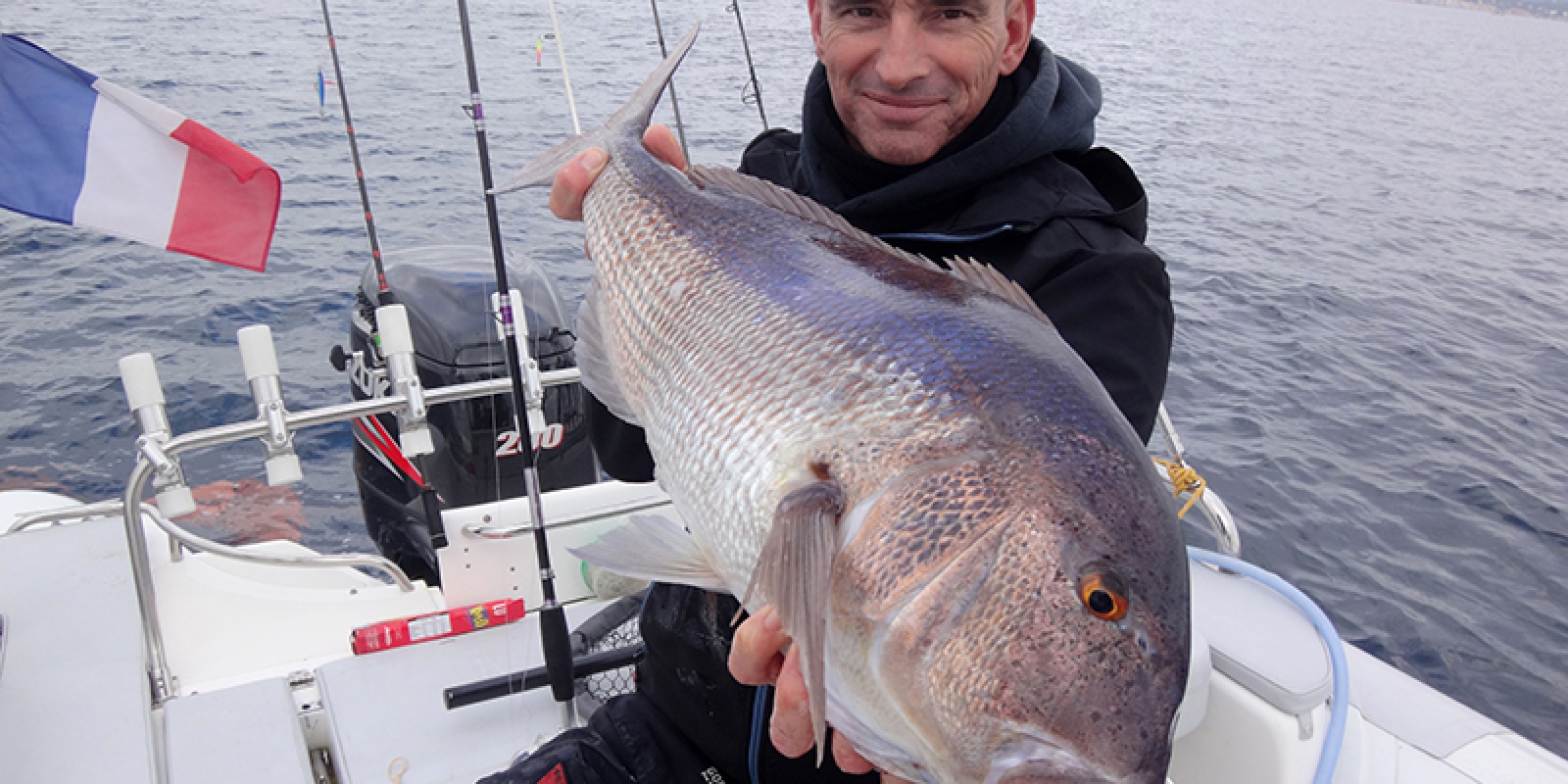 Magnifique denti pris par Philippe Canton avec un bas de ligne en FXR SEAGUAR 23/100 ! Magnifique denti pris par Philippe Canton avec un bas de ligne en FXR SEAGUAR 23/100 !