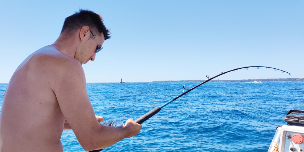 Gros combat pour ce stagiaire du moniteur guide de pêche Fabien Harbers !