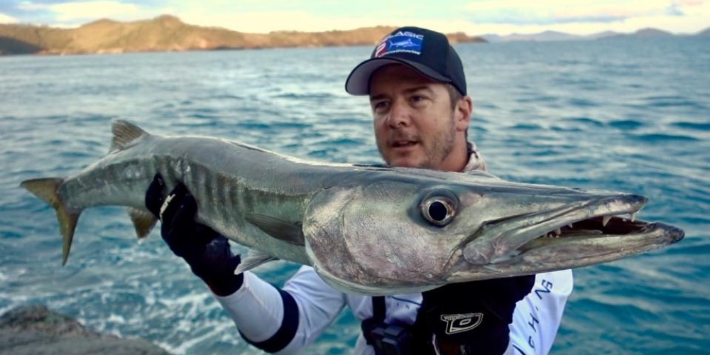 Dennis Verreet avec un barracuda très longiligne, en Australie, fin 2017
