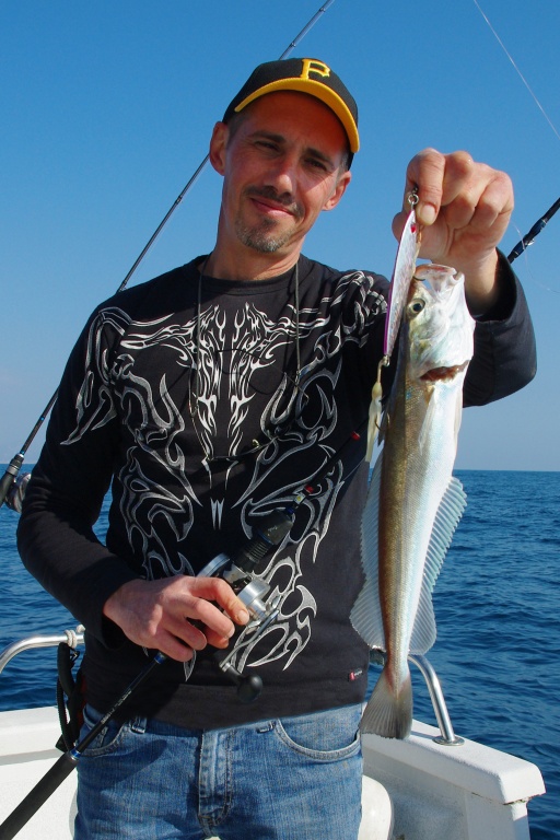 Un slow jig permet de pêcher lentement près du fond : le top pour les merlus !