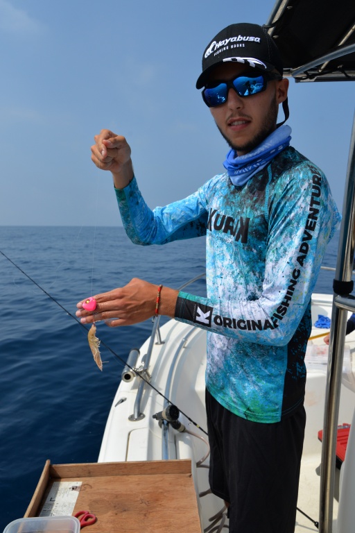 Nicolas eschant une crevette sur son tenya coulissant Hayabusa avec l’assist hook SE107 Hayabusa