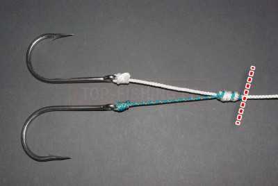 Coupez le rejet du brin B. Les hameçons sont ici présentés pointes en opposition comme ils vous serviront dans le cadre de l\'armement d\'un crabe.