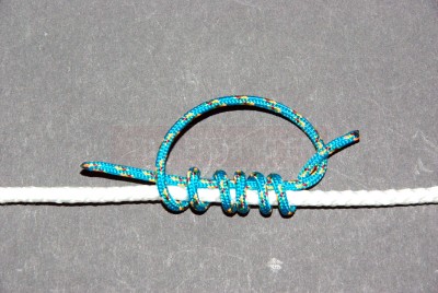 Faites 5 à 7 tours (selon la grosseur de la ligne) 