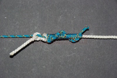 Effectuez une quinzaine de clefs. Prenez soin que chaque clef vienne bien en butée contre la précédente. Attention de ne pas la chevaucher. Faites toujours les clefs dans le même sens.