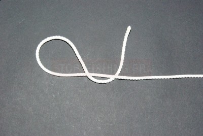 Faites passer le brin libre sous la ligne