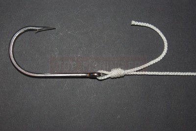 Tirez sur le brin libre.  * Avant de serrer définitivement, vous avez la possibilité de \