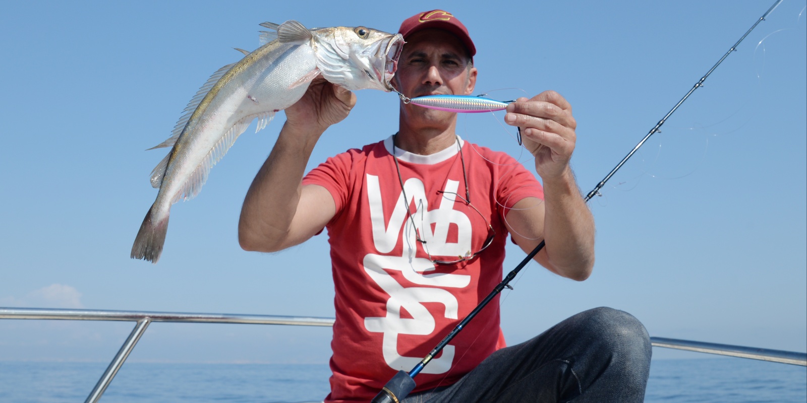 1-merlu-pris-au-slow-jig-.jpg Merlu pris au slow jig par 140 m de fonds !