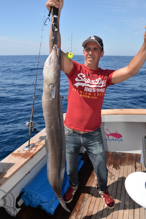 Encore un énorme congre pris au madaï jig avec la canne Slow Pitch Italcanna – preuve de son incroyable puissance !