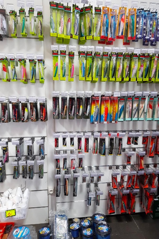 Grosse présence de leurres Rapala, mais aussi tous les incontournables à prix "métropole"