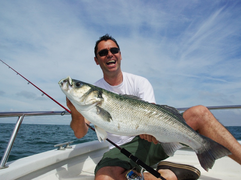 Deuxième bar dépassant les 7 kg pris cette fois par Rémi avec un Black Minnow Fiiish quelques minutes après le premier