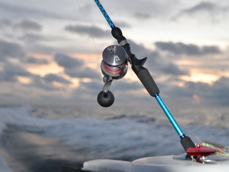 La Jig Light Inchiku Italcanna est ici associée avec un moulinet Saltiga 15 Daiwa : un ensemble parfait pour les pêches profondes de beaux poissons !