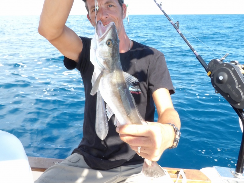 Fabien Harbers avec un merlu pris à 300 m de profondeur au moulinet électrique Kristal Fishing!