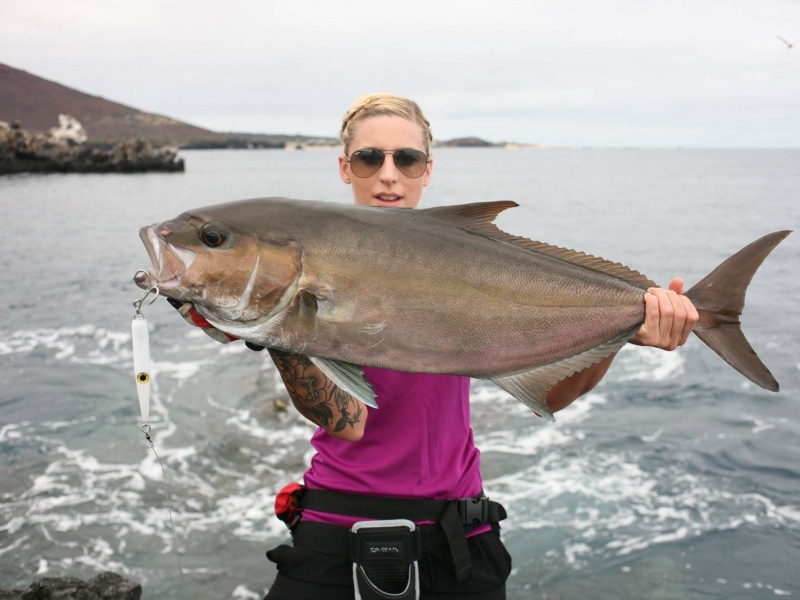 kate_verreet-amberjack-au-gt-ice.jpg Kate avec une sériole (relâchée) au GT ICE CREAM. Well done Babe!