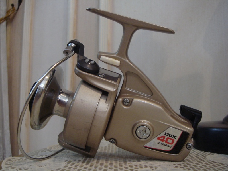 Moulinet Shimano Dux 40 dans les années 80 (on n'a pas trouvé de photo de bonne qualité des tous premiers exemplaires)