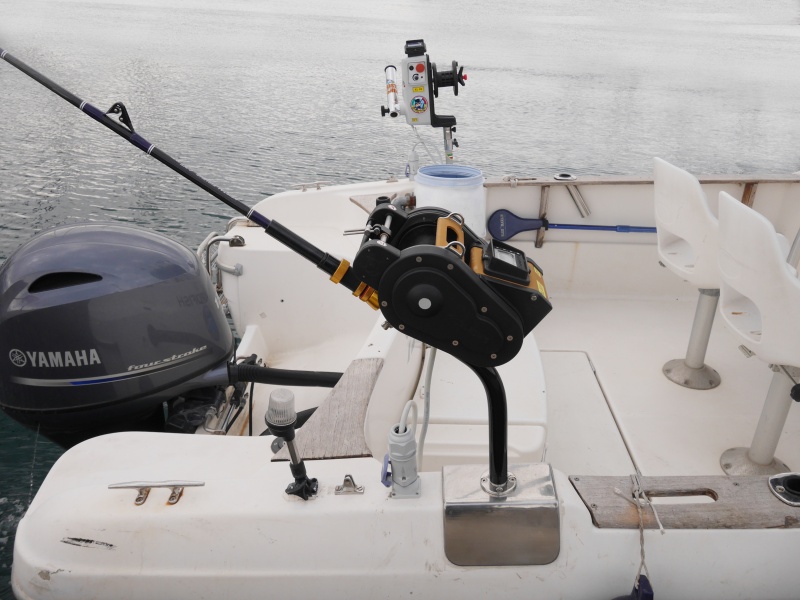 Le bateau du moniteur guide de pêche Fabien Harbers est équipé d’un treuil électrique XL 92 dont il utilise la fonction downrigger ainsi que d’un moulinet XL 611 digital pour les pêches en grandes profondeurs.
