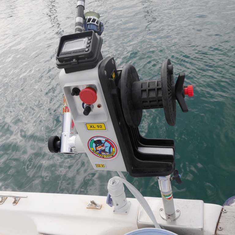 Le treuil XL 92 peut servir comme downrigger pour la traine lente avec un calamar