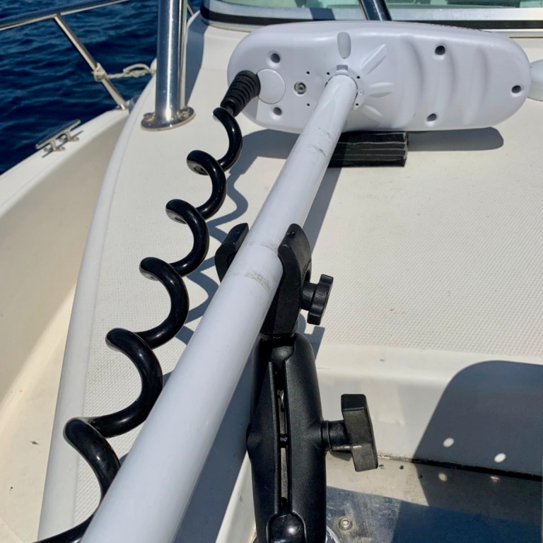 Fixation pour bloquer le moteur lors de la navigation