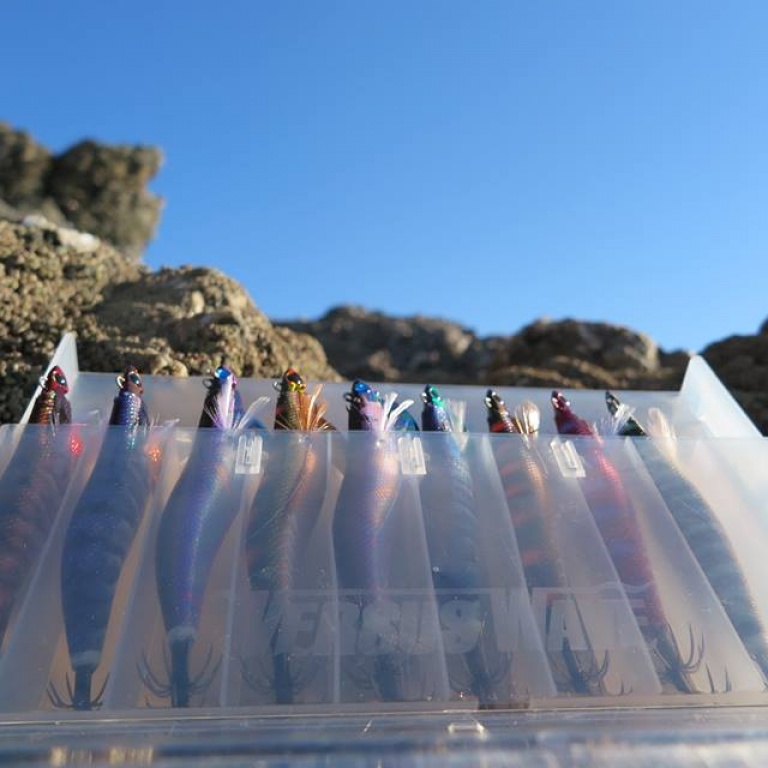 Le spécialiste japonais du rangement pour la pêche : bagagerie, ceinture, bandoulière, malette, boîtes à pêche, boîtes étanches, cendriers, sac étanche ...