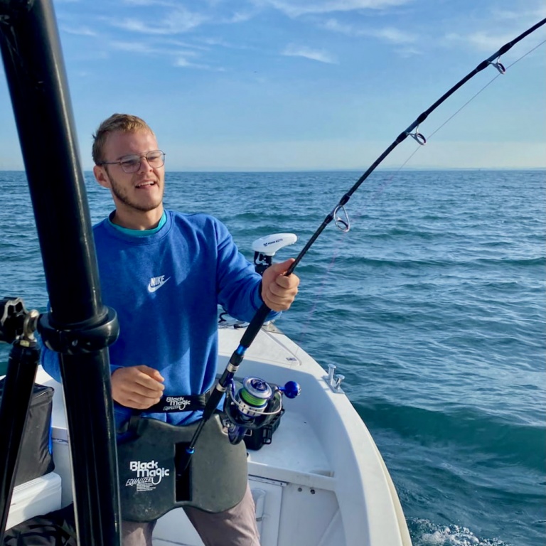 Pêche au thon avec le moteur Minn Kota et baudrier Black Magic