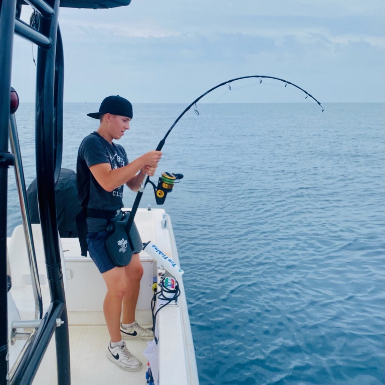 Pêche aux thons avec le moteur Minn Kota (au fond de la photo)