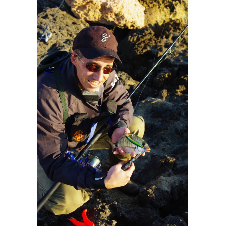 Une pince a anneaux brises sert egalement a decrocher les hamecons