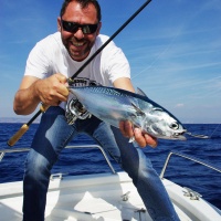 17-remi-avec-un-bonitou-pris-avec-un-metal-spot.jpg Rémi avec un bonitou pris avec un Métal Spot couleur chrome