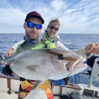 23-bonheur-de-tim-avoir-pris-magnifique-seriole.jpg Le bonheur de Tim d’avoir pris cette magnifique sériole au downrigger grâce aux conseils de Fabien Harbers !